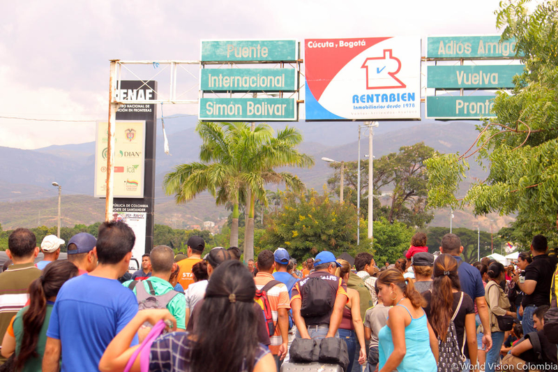 Venezuelians crossing the border in Venezuela Venezuelians crossing the border in Venezuela
